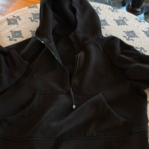 Adorable Lululemon Scuba half zip